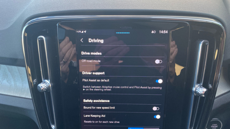 Volvo XC40 2.0 B4P Ultra Dark 5dr Auto Petrol Estate